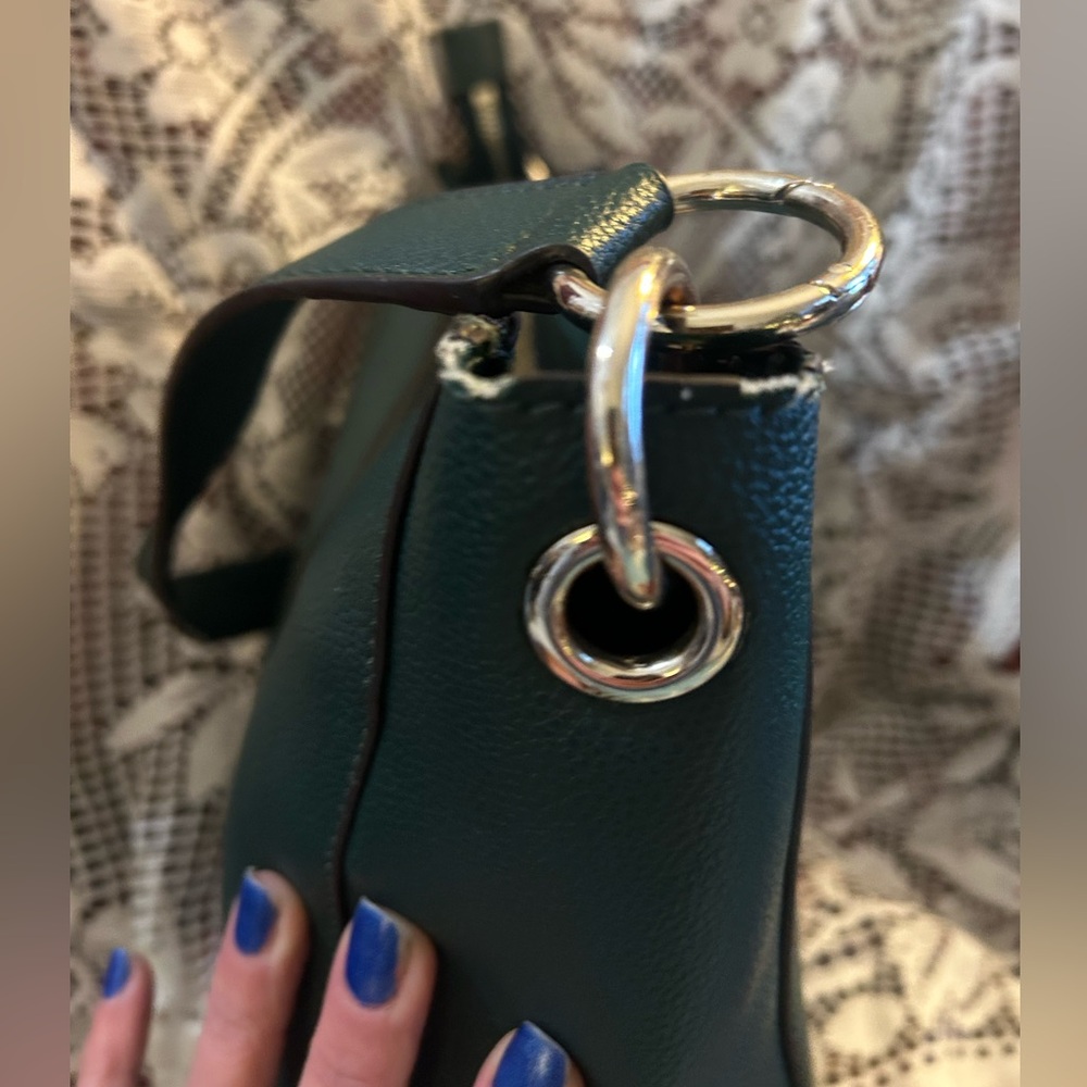 🌲GUESS Authentic Guess 'Cami' Crossbody Bucket Bag 👜 preloved💚 - Picture 13 of 15